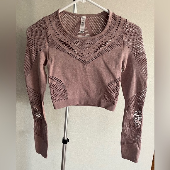 ALO Dusty Pink Siren long sleeve crop top! - Picture 3 of 6